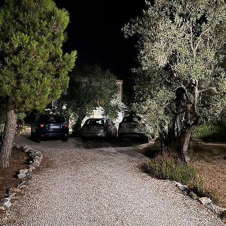 B&B Villa Mediterranee Con Parking Space Trani Eksteriør bilde