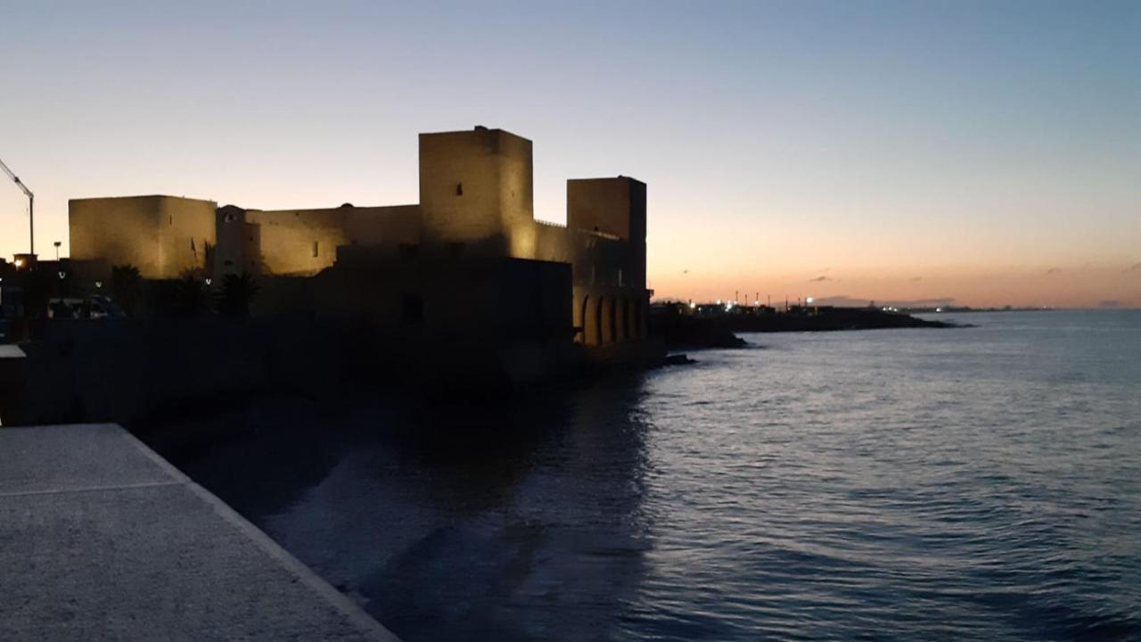 B&B Villa Mediterranee Con Parking Space Trani Eksteriør bilde