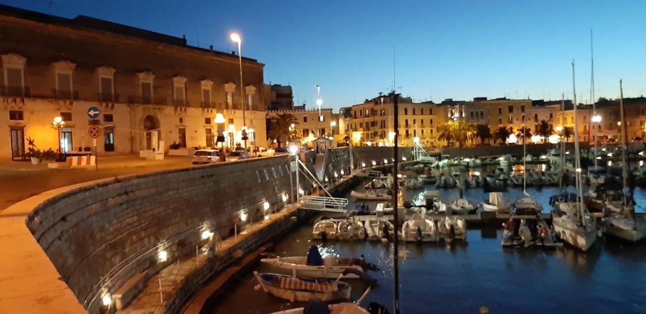 B&B Villa Mediterranee Con Parking Space Trani Eksteriør bilde