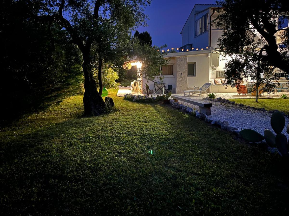 B&B Villa Mediterranee Con Parking Space Trani Eksteriør bilde