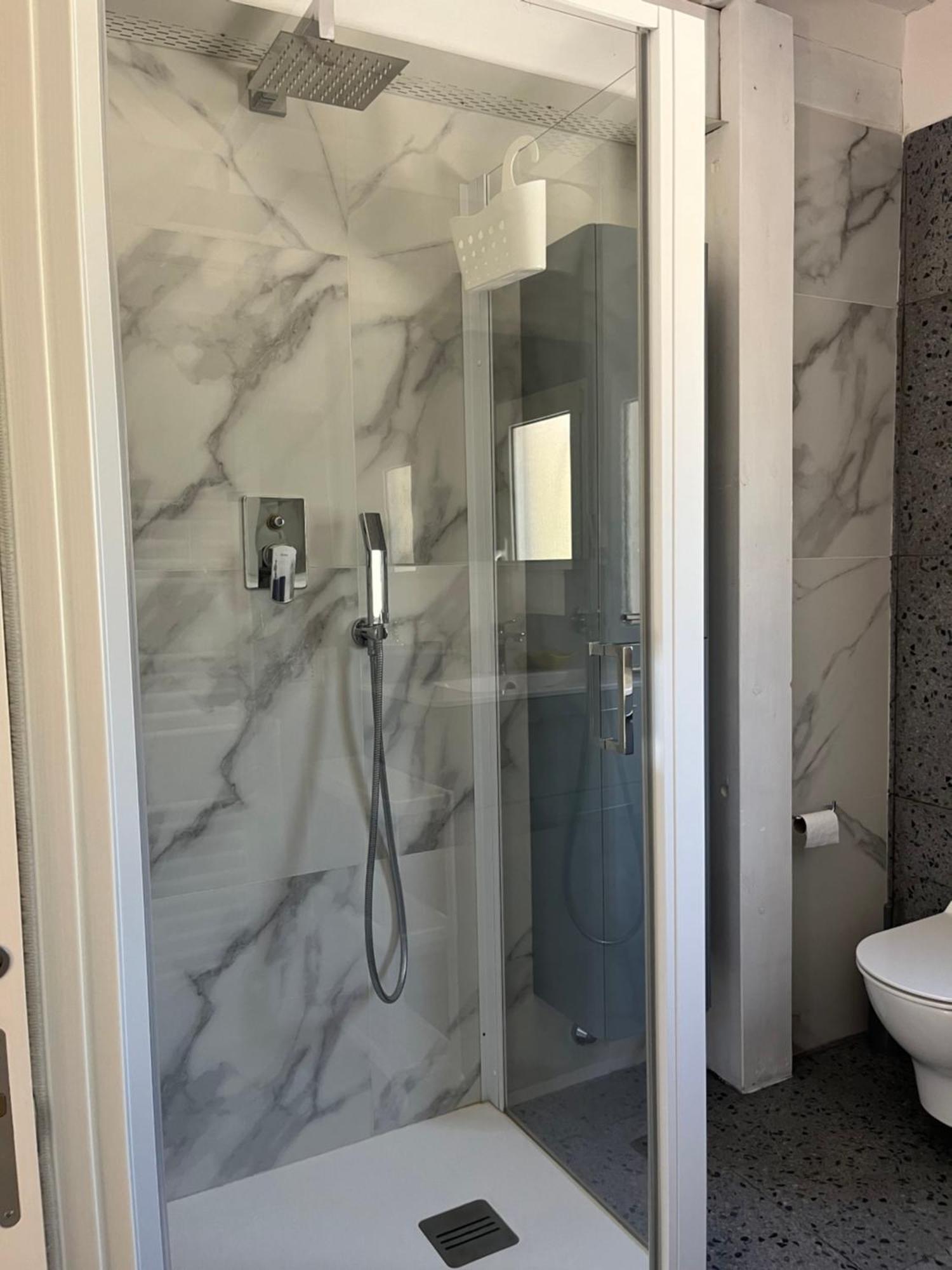 B&B Villa Mediterranee Con Parking Space Trani Eksteriør bilde