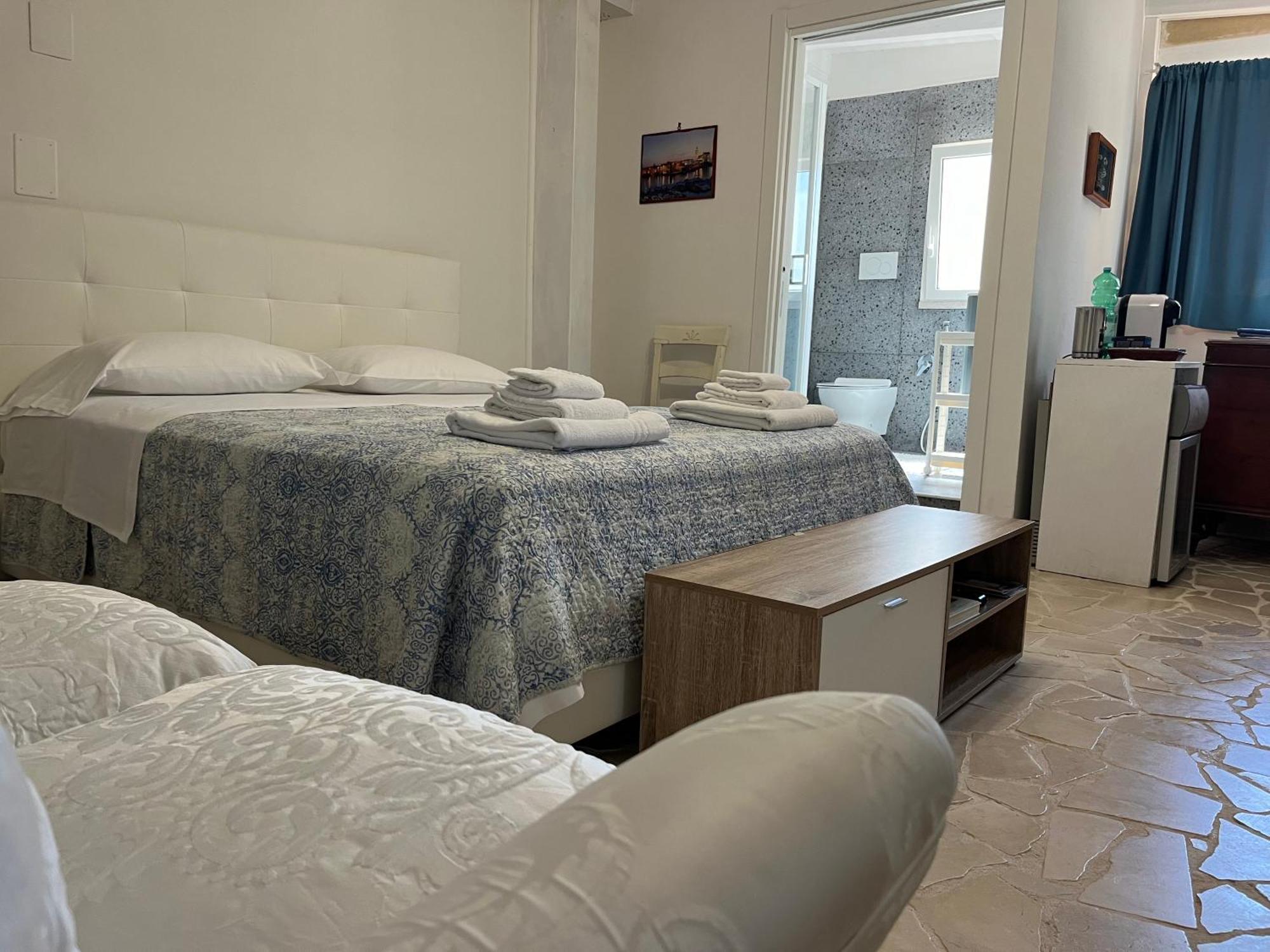 B&B Villa Mediterranee Con Parking Space Trani Eksteriør bilde