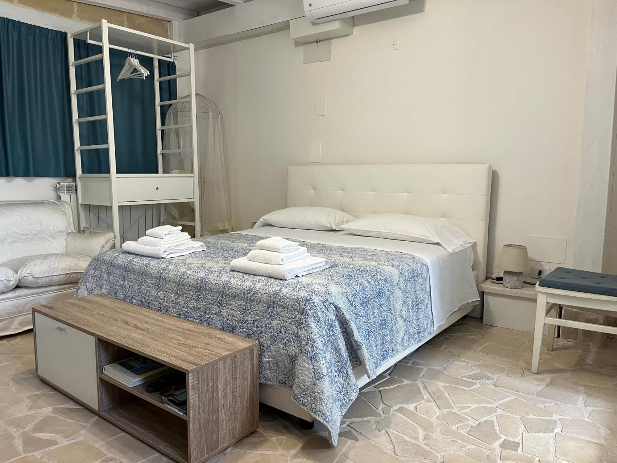 B&B Villa Mediterranee Con Parking Space Trani Eksteriør bilde