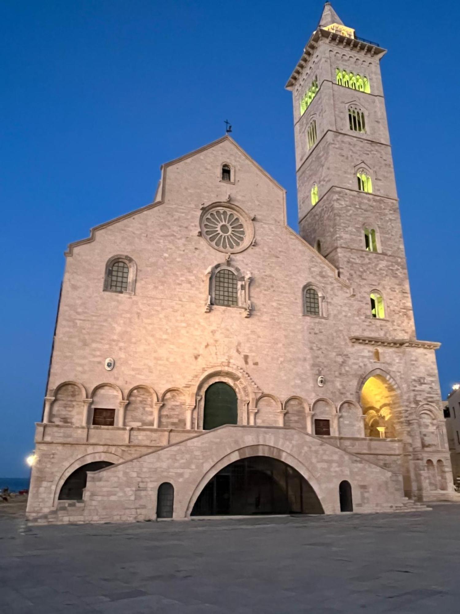 B&B Villa Mediterranee Con Parking Space Trani Eksteriør bilde