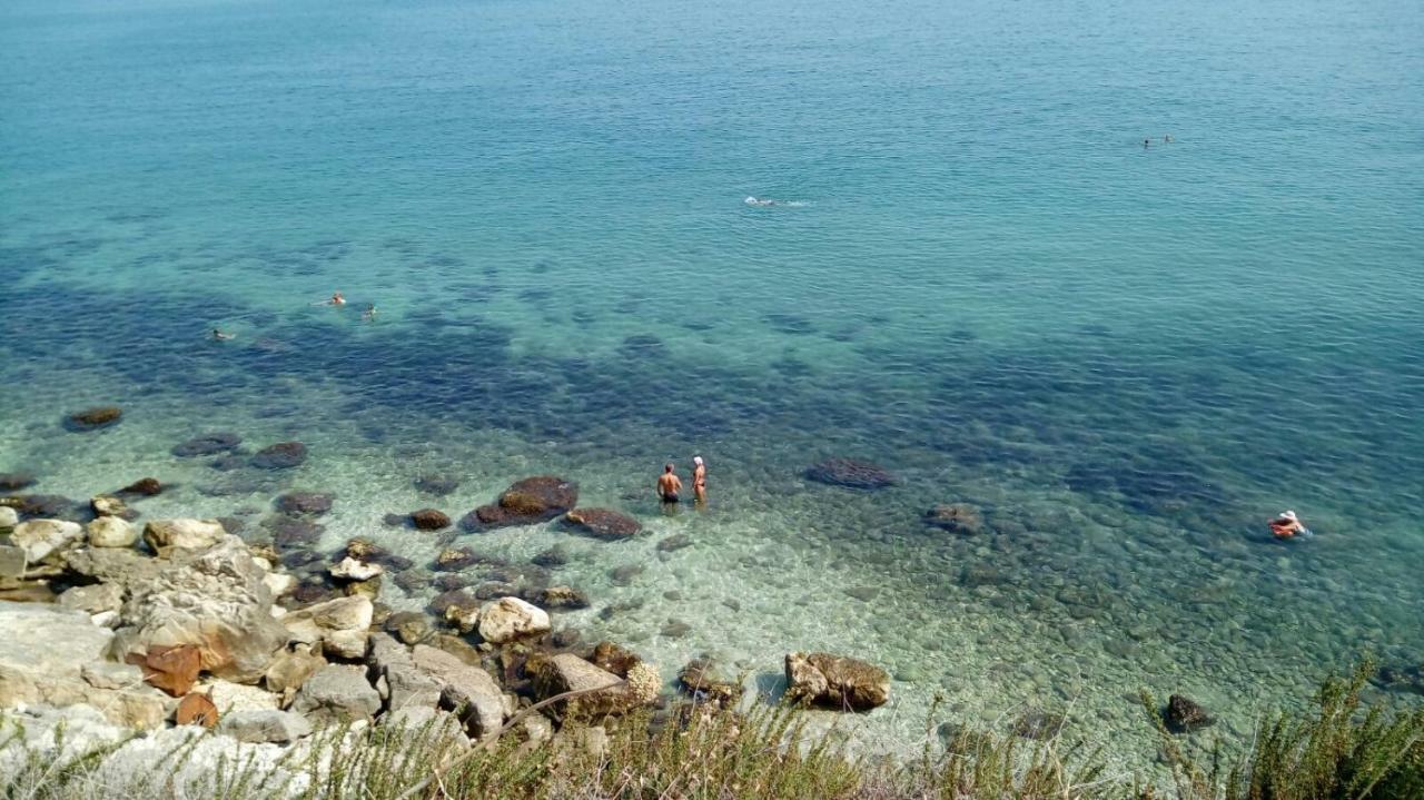 B&B Villa Mediterranee Con Parking Space Trani Eksteriør bilde